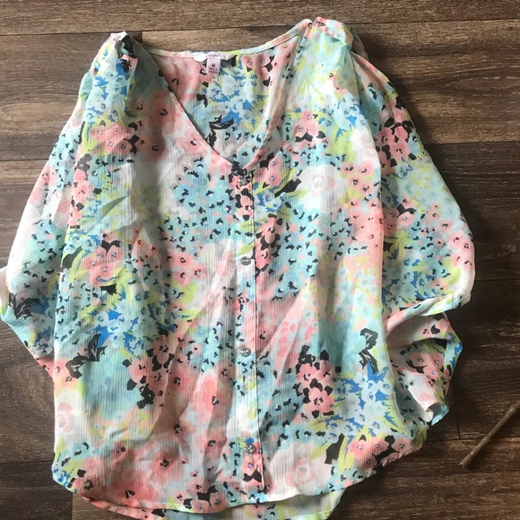 Candie's Tops - ⭐️$10 Sale⭐️Candies Shirt